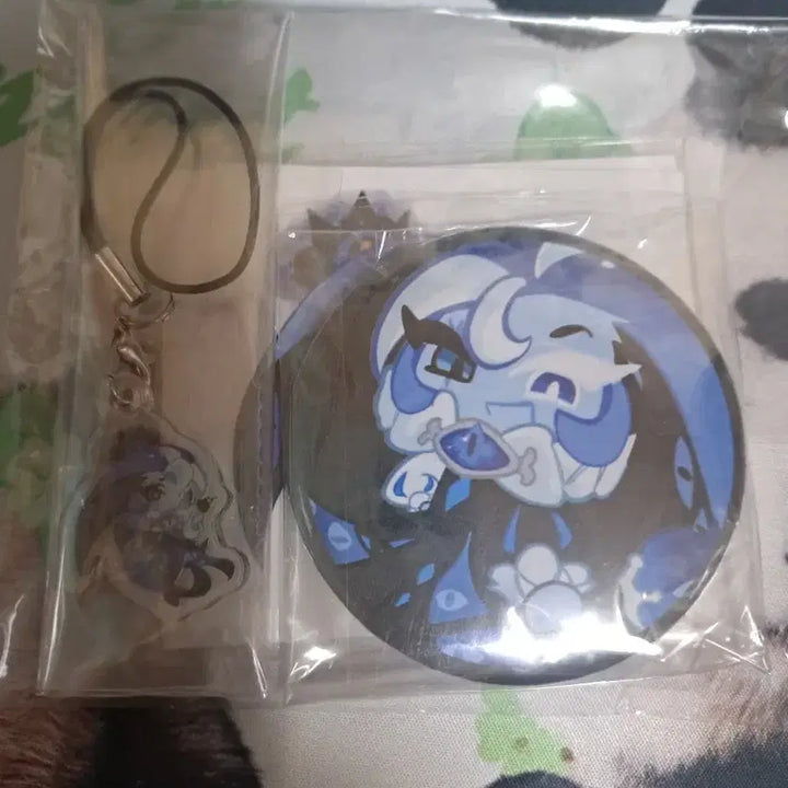[BUNJANG] Cookie Run Kingdom Shadow Milk Acrylic Keychain, Badge, and Sticker Set / 쿠키런 킹덤 쉐도우밀크 쉐밀 캔디애플 블랙사파이어 비공굿 아크릴키링 뱃지 스티커