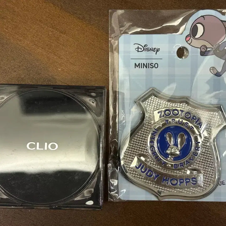 [BUNJANG] Miniso Zootopia Judy Hopps Police Badge Magnet / 미니소 주토피아 주디 경찰 뱃지 마그넷