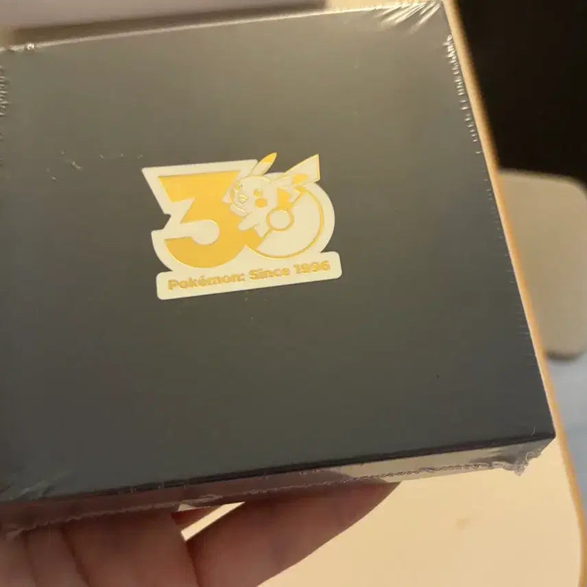 [BUNJANG] Pokemon 30th Anniversary Badge July (Sealed) / 미개봉) 포켓몬스토어 30주년 기념 뱃지 7월
