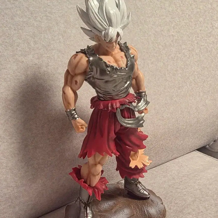 [BUNJANG] Dragon Ball Goku Silver Suit Red Pants Figure / 드래곤볼 피규어 손오공 은색 슈트 붉은색 바지