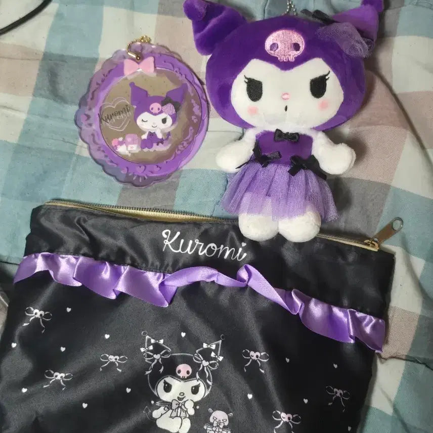 [BUNJANG] Kuromi Ichiban Kuji Pouch, Keychain, and Mirror Bundle Set / 쿠로미 이치방쿠지 뽑기 파우치, 키링, 거울 일괄