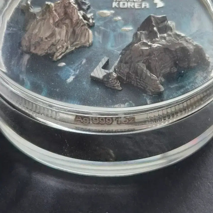 [BUNJANG] 2025 Cameroon Dokdo 3D Relief Commemorative Silver Coin (24K Gold Plated) / 2025년 카메룬 독도 3D 입체 기념 은화 (24K 금도금)