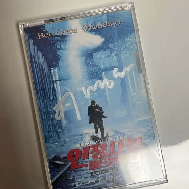 [BUNJANG] Asphalt Man Director Lee Myung-se &amp; Music Director Cho Seung-woo Autographed Cassette Tape / 인정사정 볼것없다 친필싸인 테이프(이명세 감독, 조승우 음악감독 친필싸인)