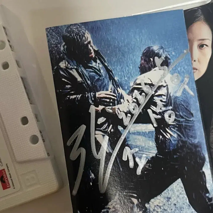 [BUNJANG] Asphalt Man Director Lee Myung-se &amp; Music Director Cho Seung-woo Autographed Cassette Tape / 인정사정 볼것없다 친필싸인 테이프(이명세 감독, 조승우 음악감독 친필싸인)