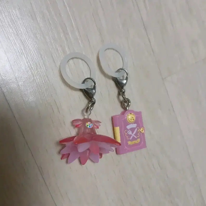 [BUNJANG] Bandai Remi Mejirushi Vol. 4 Apprentice Uniform &amp; Recipe Book Charm Gacha Figure / 반다이 레미 메지루시 4탄 견습복 레시피북 키링 가챠 피규어