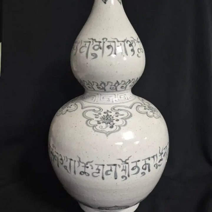[BUNJANG] Blue and White Porcelain Vase with Buddhist Sanskrit and Floral Motifs / 청화 백자 보상화 범어문 호리병 주병 화병