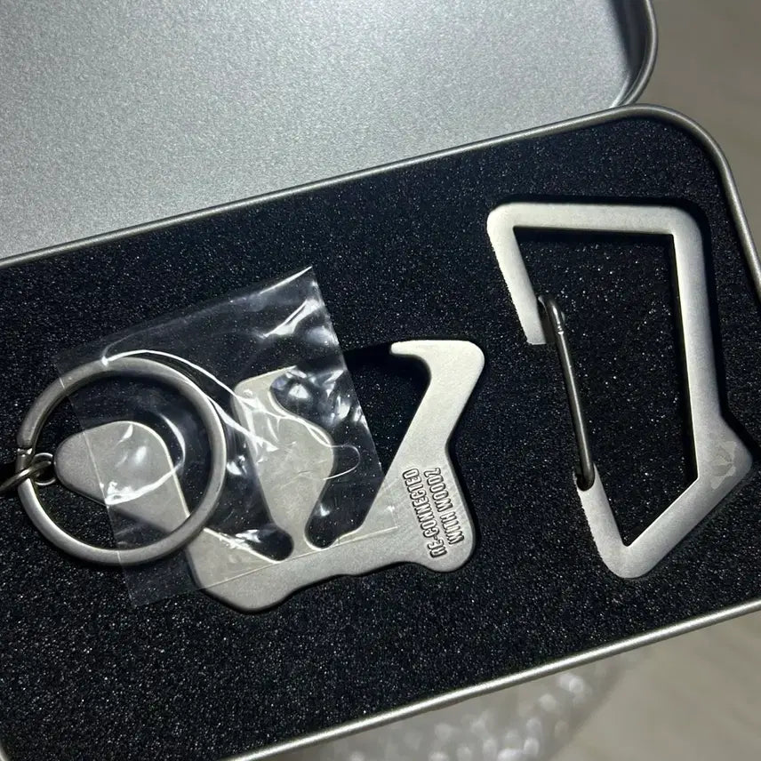 [BUNJANG] OOTDT Opener Keyring &amp; Tin Case Set / 우즈 오오타트 오프너 키링 틴케이스