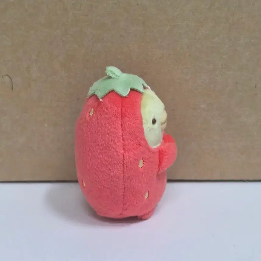 [BUNJANG] San-X Sumikko Gurashi 10th Anniversary Retro Capsule Tenori Strawberry Penguin / 산엑스 스밋코구라시 스미코구라시 10주년 복각 캡슐 테노리 딸기 펭귄