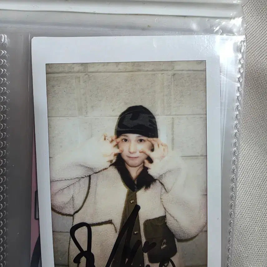 [BUNJANG] Everglow MIA Signed Polaroid / 에버글로우 MIA 싸인 폴라로이드 판매합니다