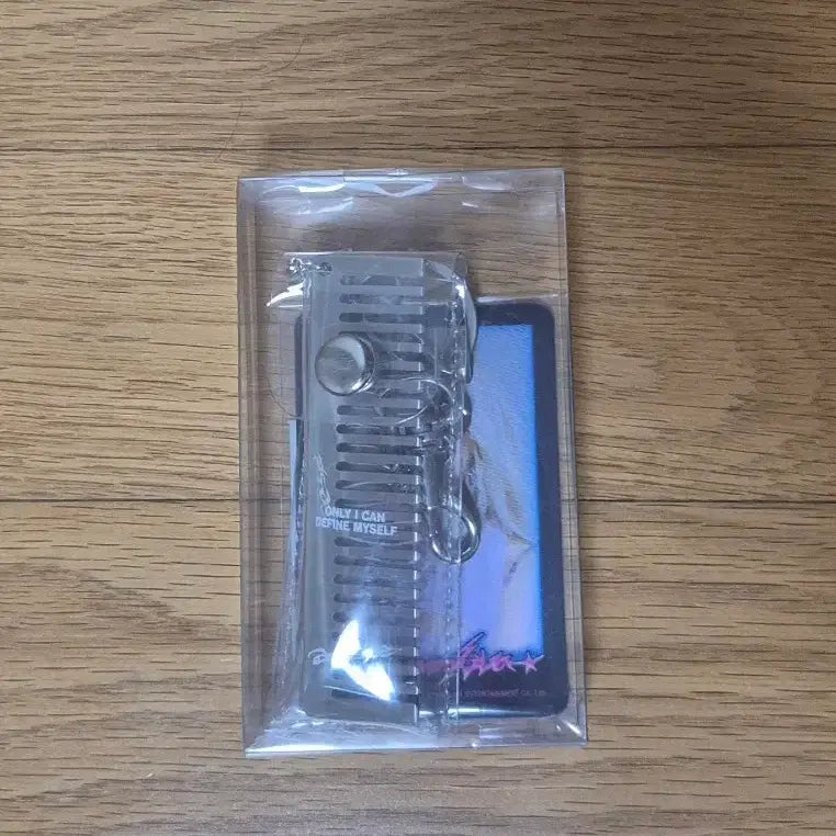 [BUNJANG] Aespa Winter Pouch Comb, Keychain, Photocard Set / 에스파 윈터 파우치 빗 키링 포토카드 세트