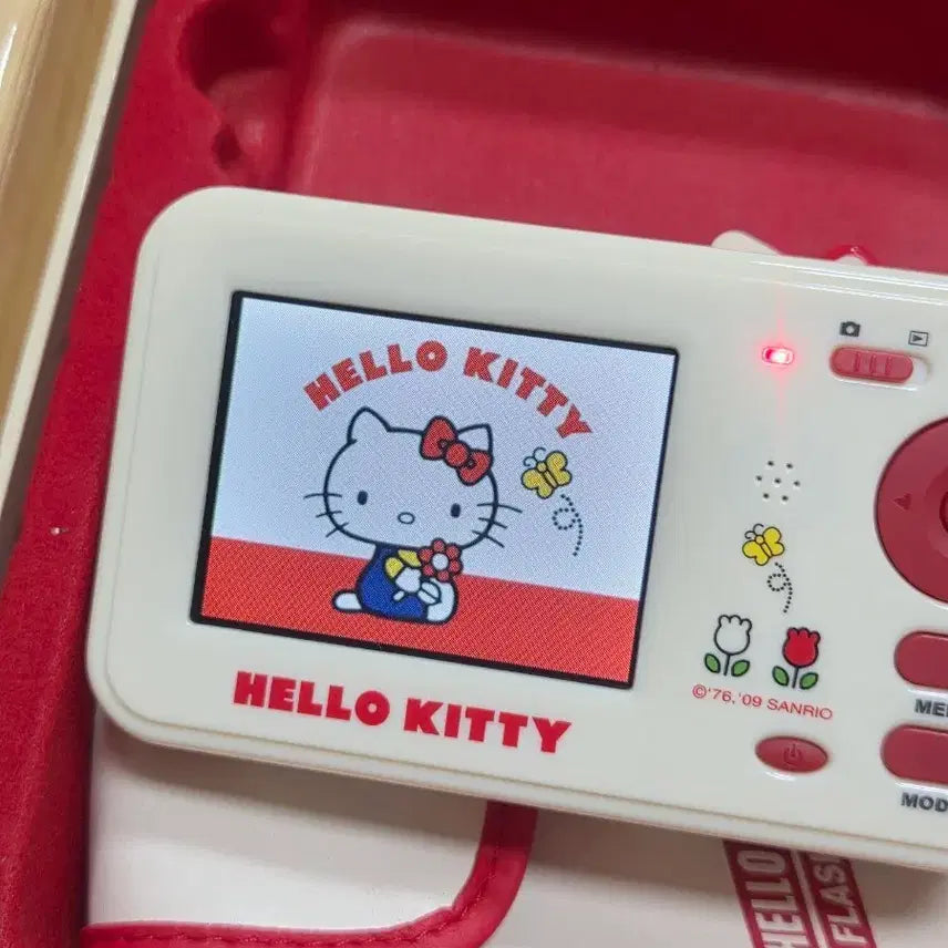 [BUNJANG] Rare 1976 Hello Kitty Calculator + 2009 Hello Kitty Digital Camera Full Set / 초레어)고전키티 디지털 카메라 키티디카 풀세트 고전키티 계산기