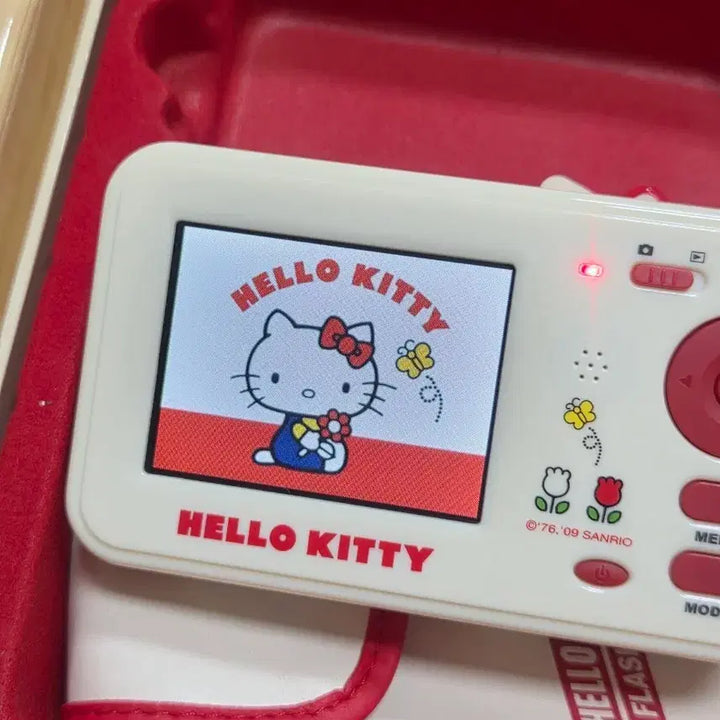 [BUNJANG] Rare 1976 Hello Kitty Calculator + 2009 Hello Kitty Digital Camera Full Set / 초레어)고전키티 디지털 카메라 키티디카 풀세트 고전키티 계산기
