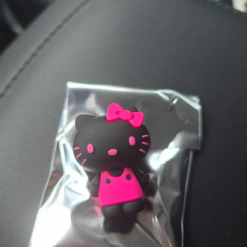 [BUNJANG] Hello Kitty Figure Black Pink / 요즘.헬로키티 피규어 블랙 핑크