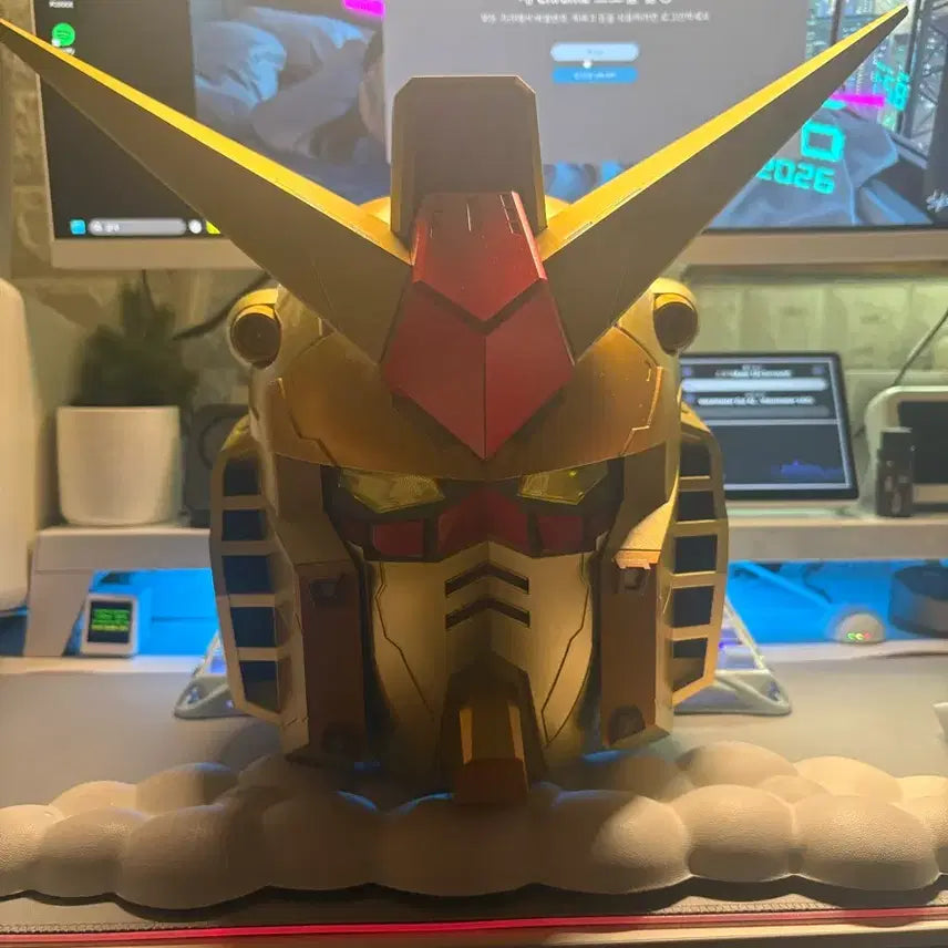 [BUNJANG] RX-78 Gold Gundam Head Figure (Helmet) / Rx-78골드 건담 헤드 피규어 (헬멧)