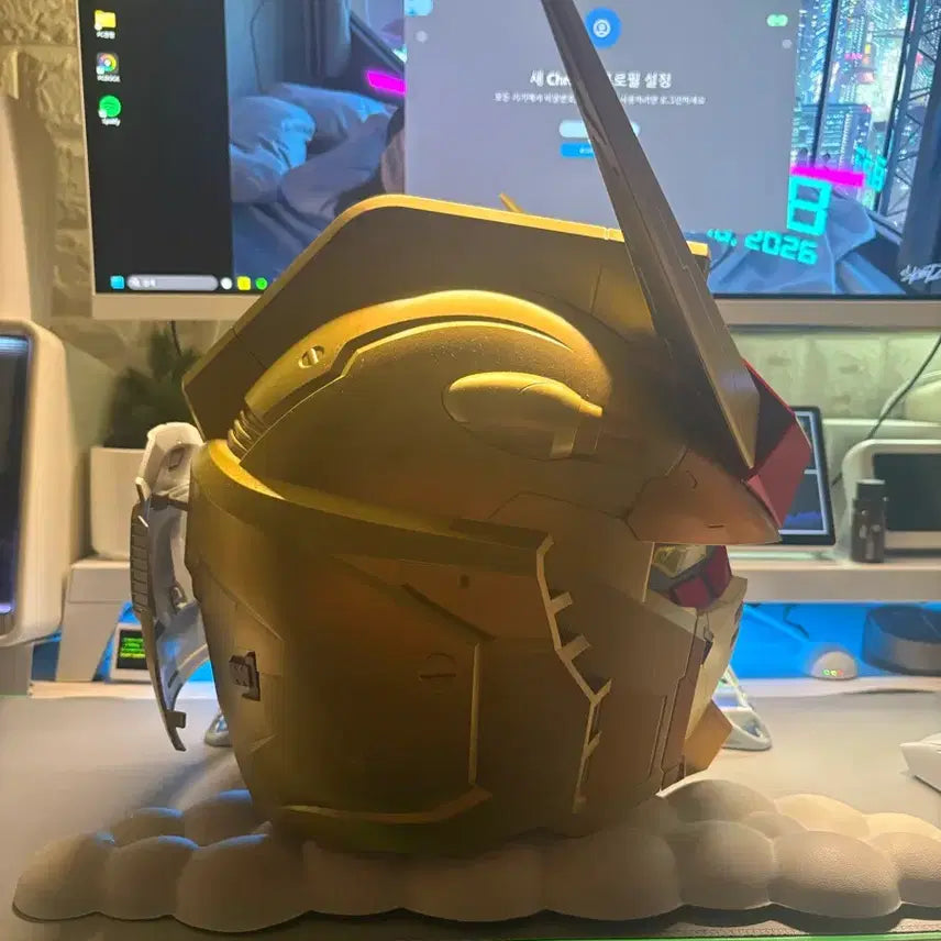 [BUNJANG] RX-78 Gold Gundam Head Figure (Helmet) / Rx-78골드 건담 헤드 피규어 (헬멧)