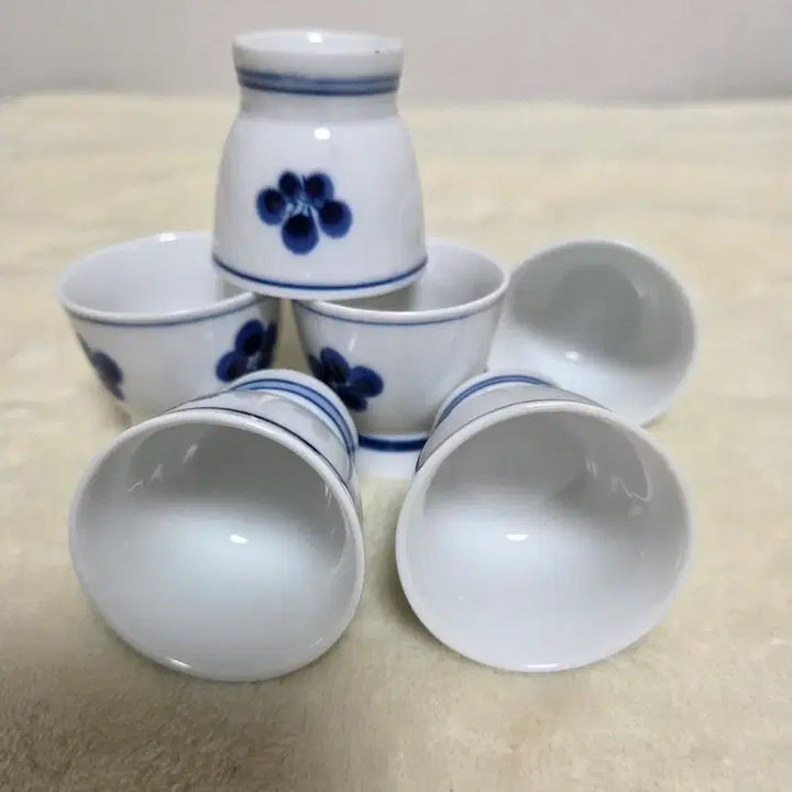[BUNJANG] Celadon Porcelain Tea Cups (Set of 6) / 년대좋은 청화백자도자기 잔 6점