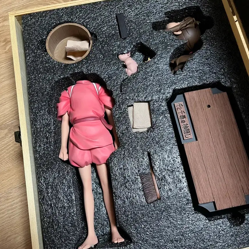 [BUNJANG] Spirited Away Chihiro Figure (Ceramic) / 센고치히로의 행방불명 피규어
