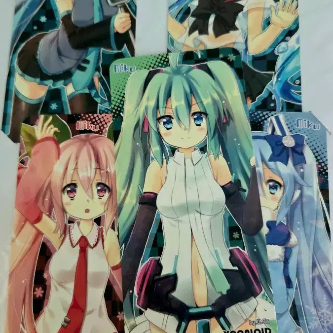 [BUNJANG] Vocaloid Hatsune Miku IA Acrylic Keyring, Photocard, Card, Can Badge Set / 보컬로이드 하츠네 미쿠 이아 비공굿 판매