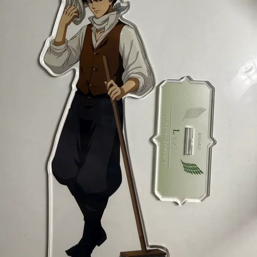 [BUNJANG] Attack on Titan Levi 10th Anniversary Cleaning Acrylic Stand / 진격의거인 진격거 리바이 고로리 10주년 청소 아크릴