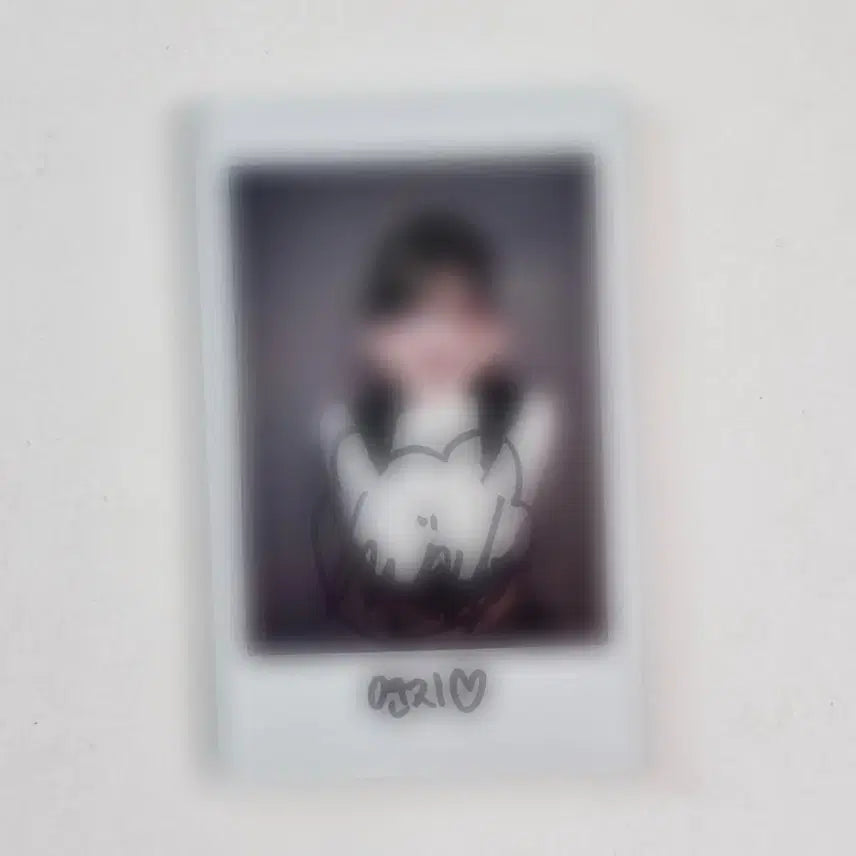 [BUNJANG] TripleS Yeonji Signed Polaroid Photocard / 트리플에스 연지 싸인 폴라로이드 싸폴 양도합니다