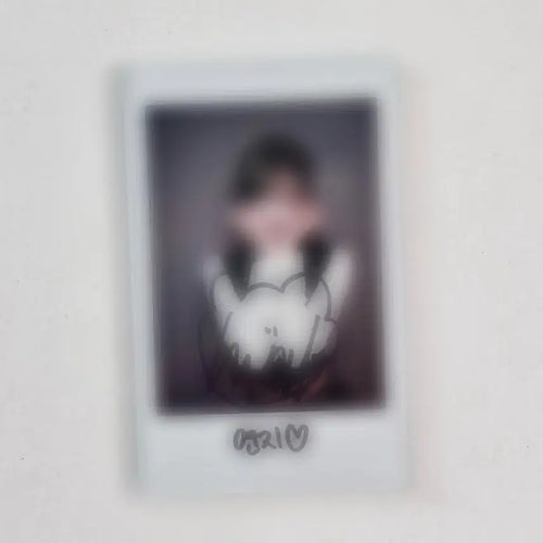 [BUNJANG] TripleS Yeonji Signed Polaroid Photocard / 트리플에스 연지 싸인 폴라로이드 싸폴 양도합니다
