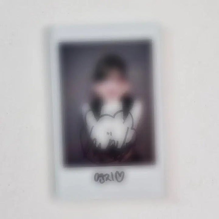 [BUNJANG] TripleS Yeonji Signed Polaroid Photocard / 트리플에스 연지 싸인 폴라로이드 싸폴 양도합니다