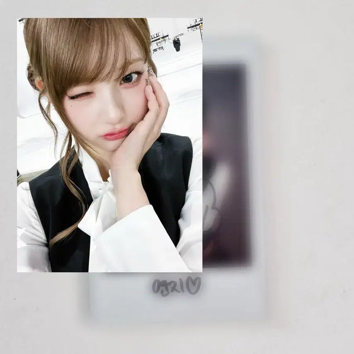 [BUNJANG] TripleS Yeonji Signed Polaroid Photocard / 트리플에스 연지 싸인 폴라로이드 싸폴 양도합니다