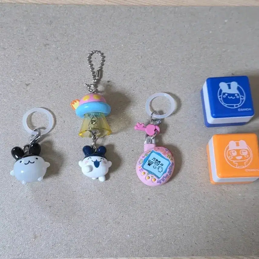 [BUNJANG] Tamagotchi Mimitchi &amp; Mametchi Gacha Stamp Set Keychain / 다마고치 미미치 마메치 세트 가챠 도장 메지루시 키링 ufo
