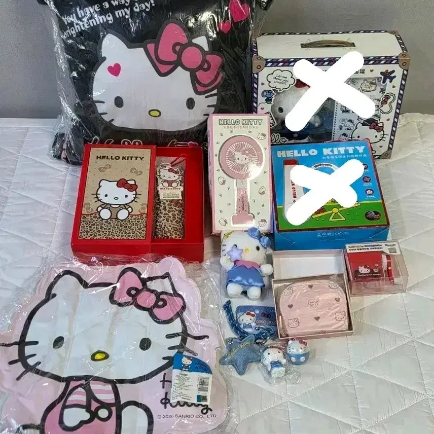 [BUNJANG] Shinrio x Hello Kitty Collection: Cushion, Fan, Umbrella, Keychain, Wallet, and More / 신리오 헬로키티 키링/쿠션/선풍기/양우산/방석/반지갑/연필깎이/저금통 모음
