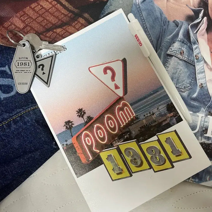 [BUNJANG] Hyunjin Guess 1981 Denim Tote Bag Full Set / 현진 게스 1981 성수 팝업 각인 데님 토트백 가방 플세트