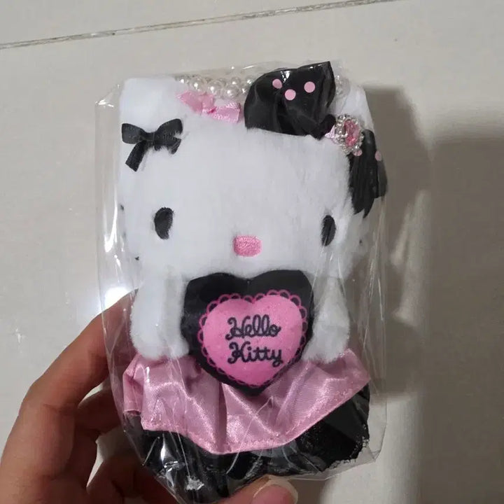 [BUNJANG] Hello Kitty Doll Keychain / 키티인형키링