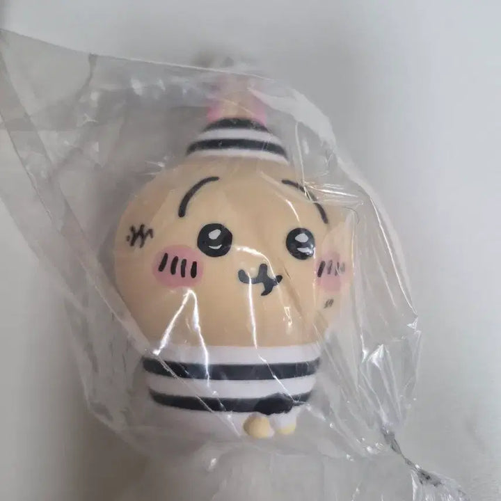 [BUNJANG] Bandai Chiikawa Friends Vol. 4 Usagi Figure (Prisoner Outfit) / 반다이 치이카와 프렌즈 4(우사기)