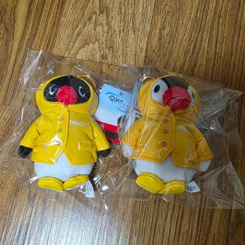 [BUNJANG] Pingu &amp; Pinga Raincoat Keychain Set / 우비 핑구, 핑가 키링 세트