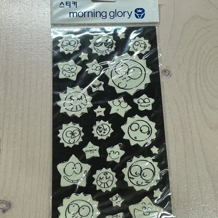 [BUNJANG] Morning Glory Glow-in-the-Dark Embossed Sticker / [고전] 모닝글로리 야광 엠보 스티커