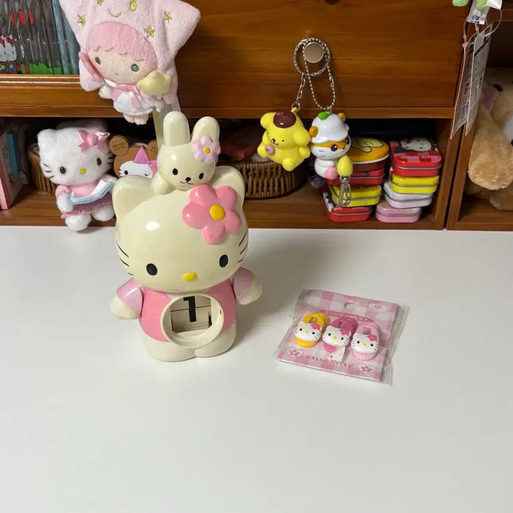 [BUNJANG] Sanrio Classic Kitty Cash Calendar, Slippers, and Clips Set / [일괄]고전키티 키티캐시 만년달력 키티 슬리퍼 키티집게 세트
