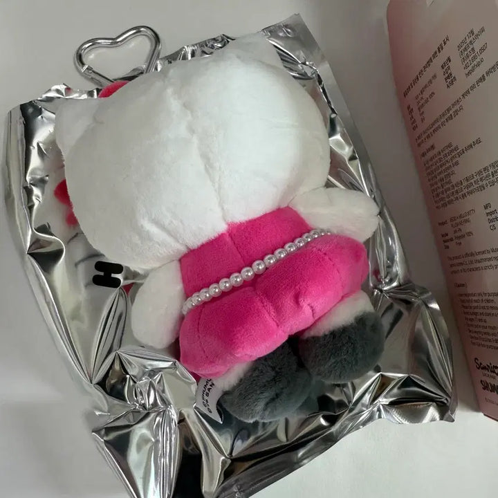 [BUNJANG] Hello Kitty x Jisoo Plush Keyring Doll Red Pink / 헬로키티 x 지수 플러시 키링인형 레드핑크