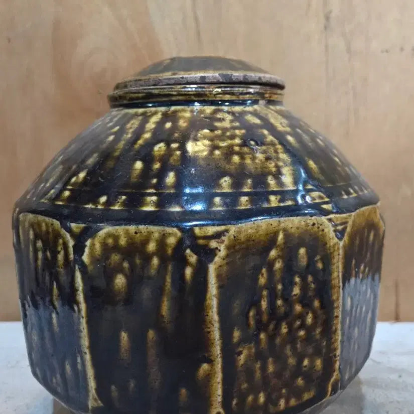 [BUNJANG] 12-Sided Mandori Seokganju Danjiho Vase / 12각 맨도리 석간주 단지호