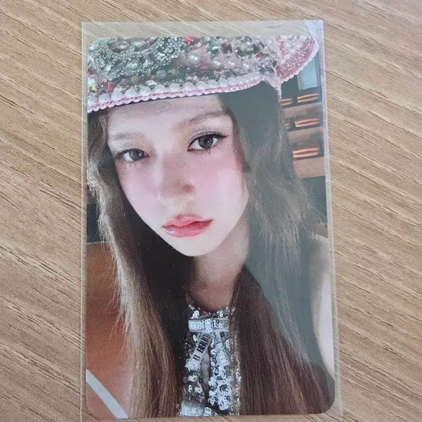 [BUNJANG] FIFTY FIFTY Chanel Studio Photocard Rock Paper Scissors / 피프티피프티 샤넬 공방 포카 가위바위보