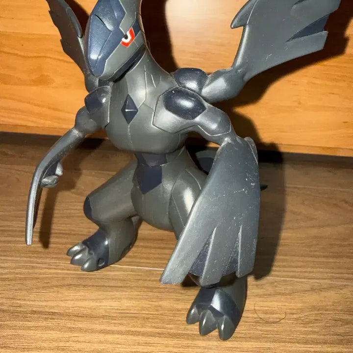 [BUNJANG] Reshiram Figure / 제크로무 피규어 팝니다