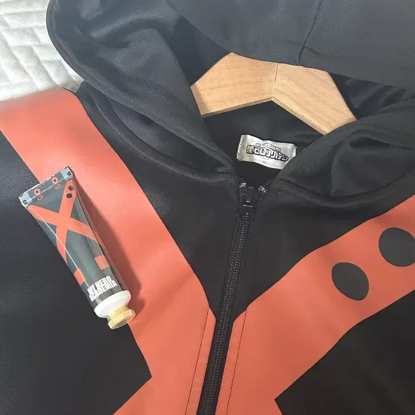 [BUNJANG] Katsuki Bakugo Hoodie &amp; Hand Cream Set / 급처)바쿠고 옷 후드티 + 바쿠고 핸드크림 판매
