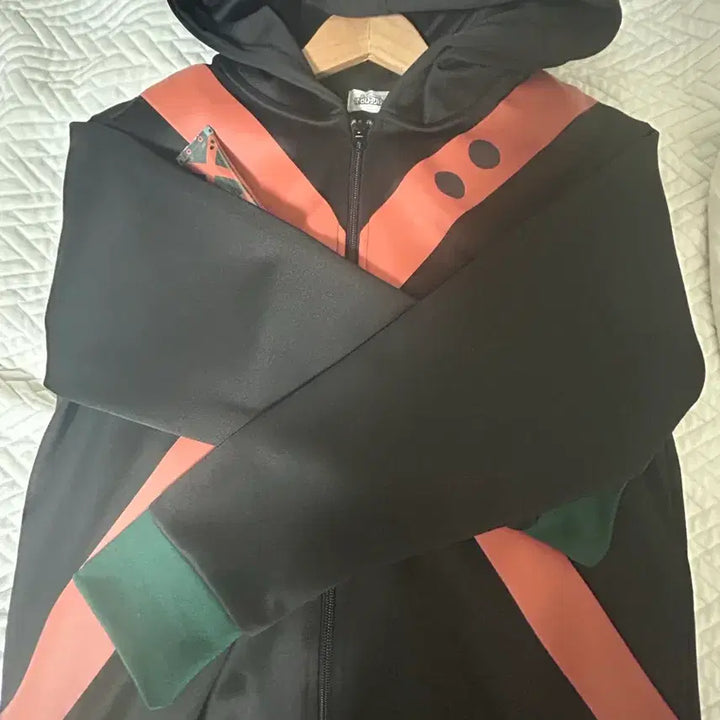 [BUNJANG] Katsuki Bakugo Hoodie &amp; Hand Cream Set / 급처)바쿠고 옷 후드티 + 바쿠고 핸드크림 판매