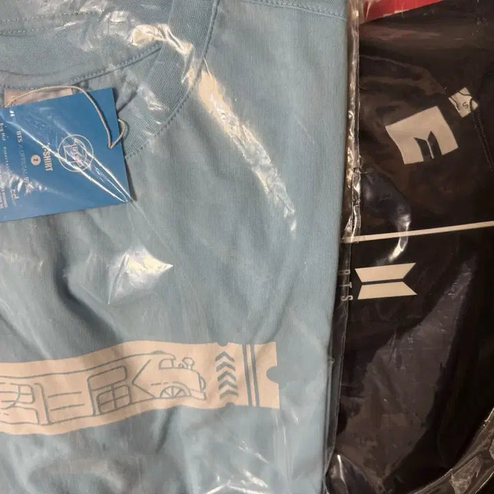 [BUNJANG] BTS Team T-shirt, Blanket, Bag Bundle Set / 방탄 bts 팀 티셔츠 담요 가방 일괄 판매