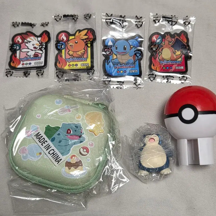 [BUNJANG] Pokemon Choco Chip Cookie Magnet Random Set (Charizard, Squirtle, Torchic, Scorbunny) + Myeat Protein Powder Collaboration Bulbasaur Airpods Pouch + Snorlax Figure / 포켓몬스터 초코칩 몬스터쿠키 랜덤 마그넷 리자몽 꼬부기 아차모 염버니+밀잇 단백질파우더 콜라보 이상해씨 에어팟 파우치+몬스터볼 음료 잠만보 피