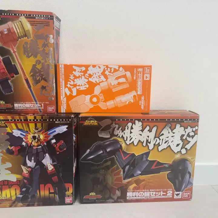 [BUNJANG] Bandai Super Robot Chogokin GaoGaiGar + Victory Keys (1, 2, 3) Set (Unsealed) / 반다이 슈퍼로봇 토합금 가오가이가 + 승리의열쇠(1,2,3) 세트(개봉양품)