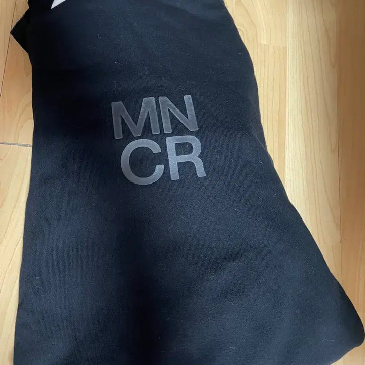 [BUNJANG] BTS Monochrome Crewneck T-Shirt (L) / BTS 방탄 모노크롬 크루넥셔츠 (L)