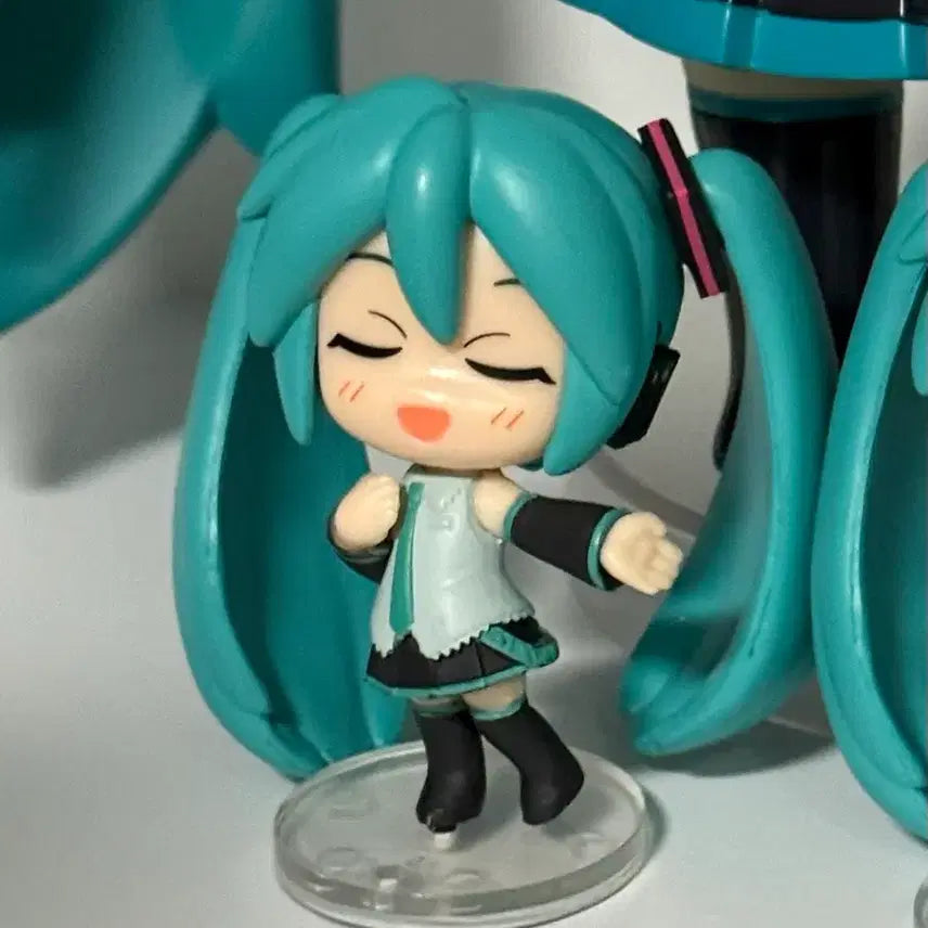 [BUNJANG] Vocaloid Kochimuitenai Here Look Gacha Kagamine Rin Hatsune Miku Figure / 보컬로이드 콧치무이테 여기를 봐 가챠 카가미네 린 하츠네 미쿠