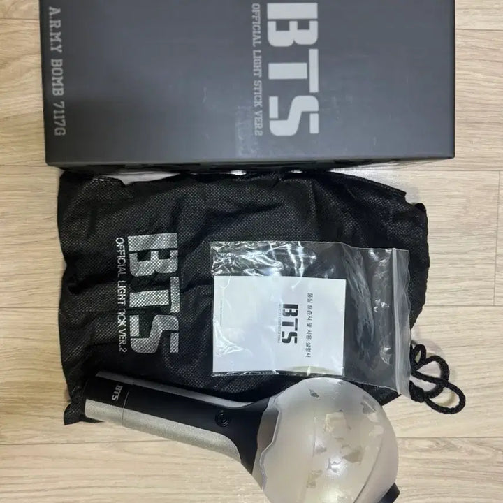 [BUNJANG] BTS ARMY Bomb Version 1, 2 Bundle Set / 방탄소년단 BTS 응원봉 아미밤 1,2 판매
