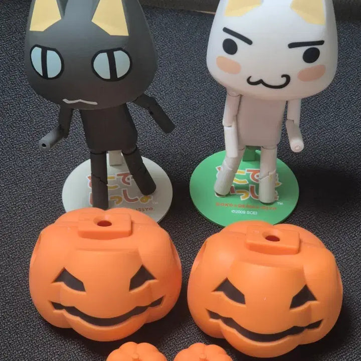 [BUNJANG] Dokodemo Issho Halloween Toro &amp; Kuro Revoltech Figure Bundle Set / 도코데모잇쇼 할로윈 토로 쿠로 리볼텍 피규어 일괄