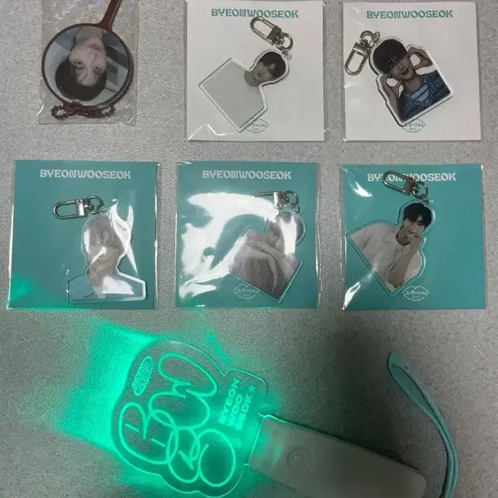 [BUNJANG] Byeon Woo-seok Fanmeeting Support Rod &amp; Keychain Bundle / 변우석팬미팅 변우석응원봉 변우석키링 변우석