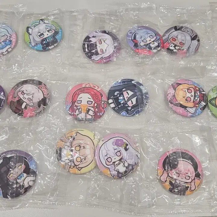 [BUNJANG] Blue Archive SD Illustration Can Badge Set (Averta Shop) / 블루아카이브 sd 일러스트 캔뱃지 전종 판매합니다!(애니플러스샵)